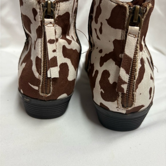 Time and Tru Brown and White Ankle Boots - Picture 5 of 6